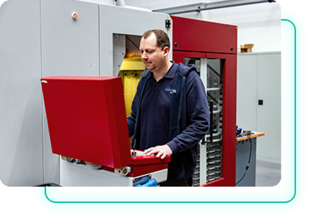 NDUMATIK. BEI INDUDENT AG Die Indudent AG ist ein Pionier in der industriellen Fertigung von Zahnersatz und hat sich durch die Nutzung innovativer Automatisierungstechnologien von Indunorm als Branchenführer etabliert. Ein entscheidender Schritt zur Optimierung der Produktionsprozesse und Steigerung der Fertigungseffizienz.