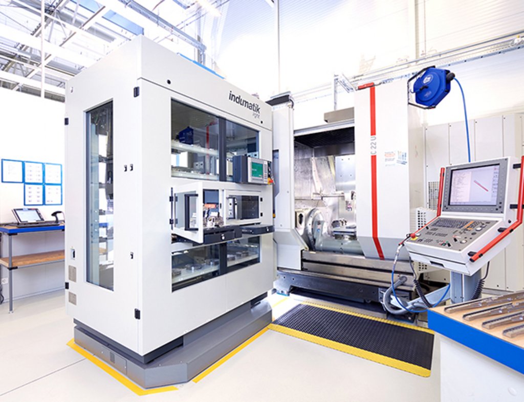 Indumatik L120 an Hermle-Bearbeitungszentrum