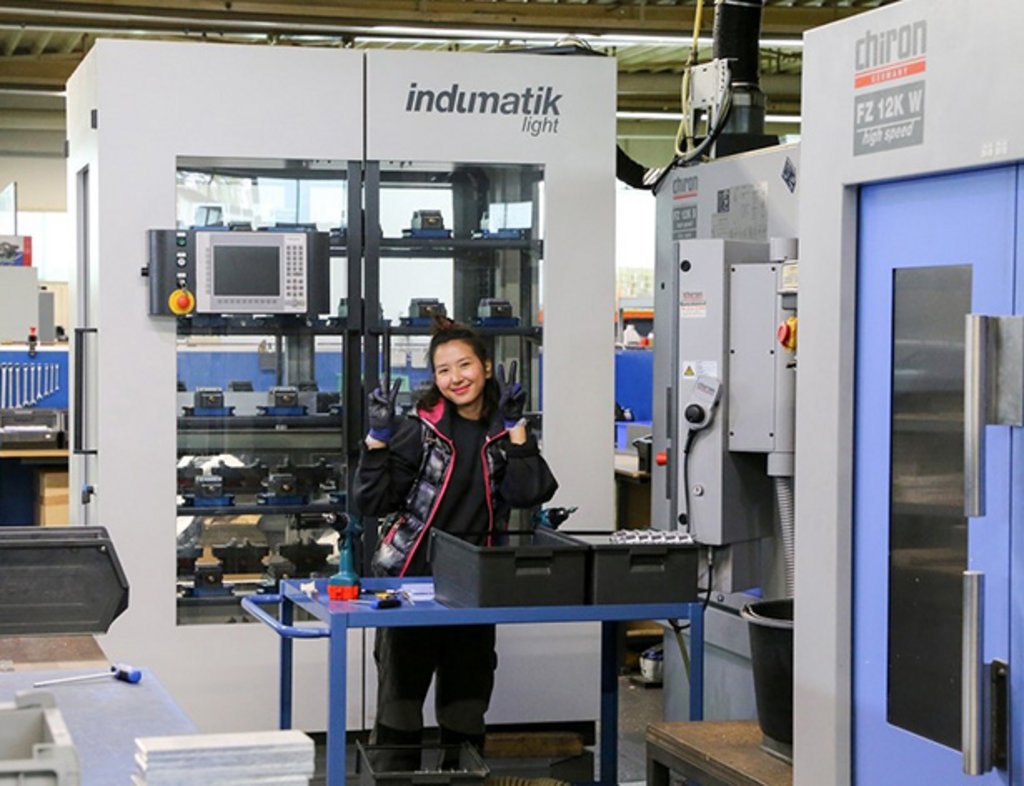 Indumatik L 60 an Chiron-Bearbeitungszentrum