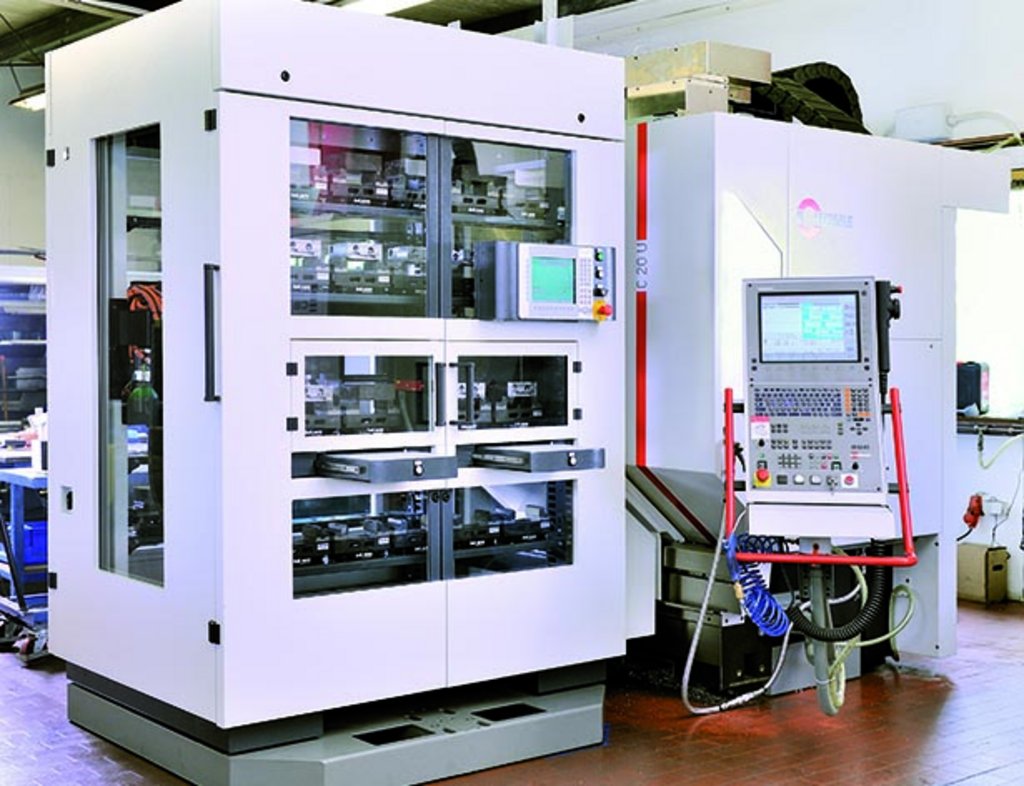 Indumatik L120 an Hermle-Bearbeitungszentrum